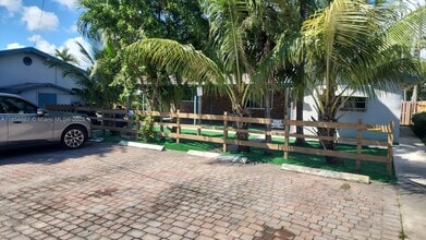 729 NE 6th St in Hallandale Beach, FL - Building Photo - Building Photo