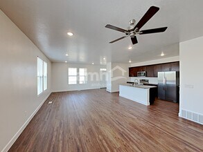 6063 W Arranmore Dr in South Jordan, UT - Foto de edificio - Building Photo