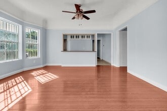 640 E 54th St in Los Angeles, CA - Building Photo - Building Photo