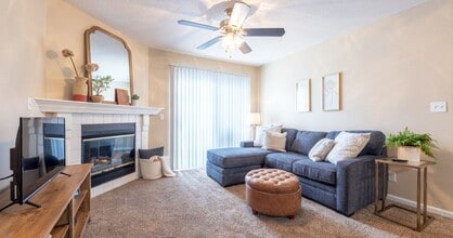 Polo Club Apartments in West Des Moines, IA - Building Photo - Building Photo