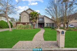 12218 Moorcreek Dr in Houston, TX - Building Photo