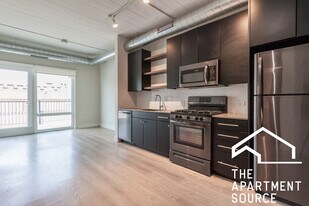 914 W Belmont Ave, Unit 604 in Chicago, IL - Building Photo