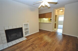 806 W 24th St, Unit 209 in Austin, TX - Building Photo