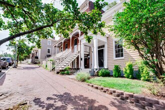 2109 E Broad St in Richmond, VA - Building Photo - Building Photo
