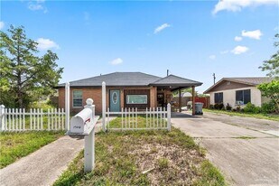 22 Rio De Janeiro St in Edinburg, TX - Building Photo