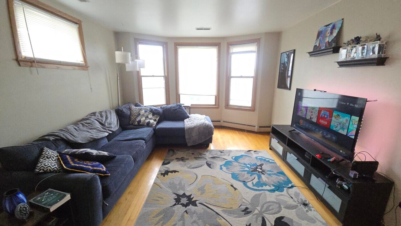1748 N 54th St, Unit 1748 upper in Milwaukee, WI - Foto de edificio