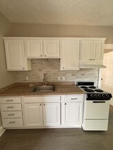 502 W Bluff St, Unit 502 W Bluff Upstairs in Marquette, MI - Foto de edificio - Building Photo