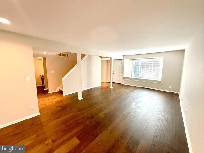 property at 277 W Chelsea Cir