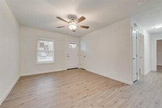 3853 Commonwealth Dr in Garland, TX - Building Photo - Building Photo