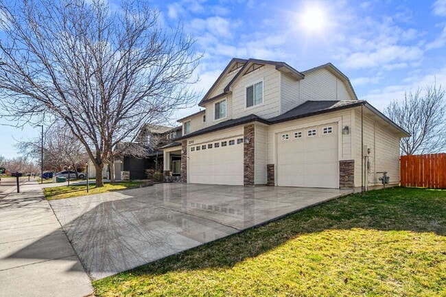 2295 W Apgar Creek Dr in Meridian, ID - Building Photo - Building Photo