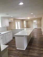 412 Stowell St in Anahuac, TX - Building Photo - Building Photo