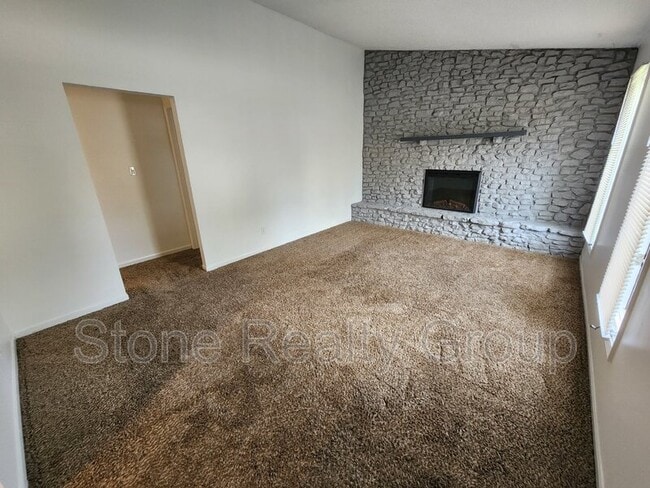 2329 E Glenview Dr in Terre Haute, IN - Building Photo - Building Photo