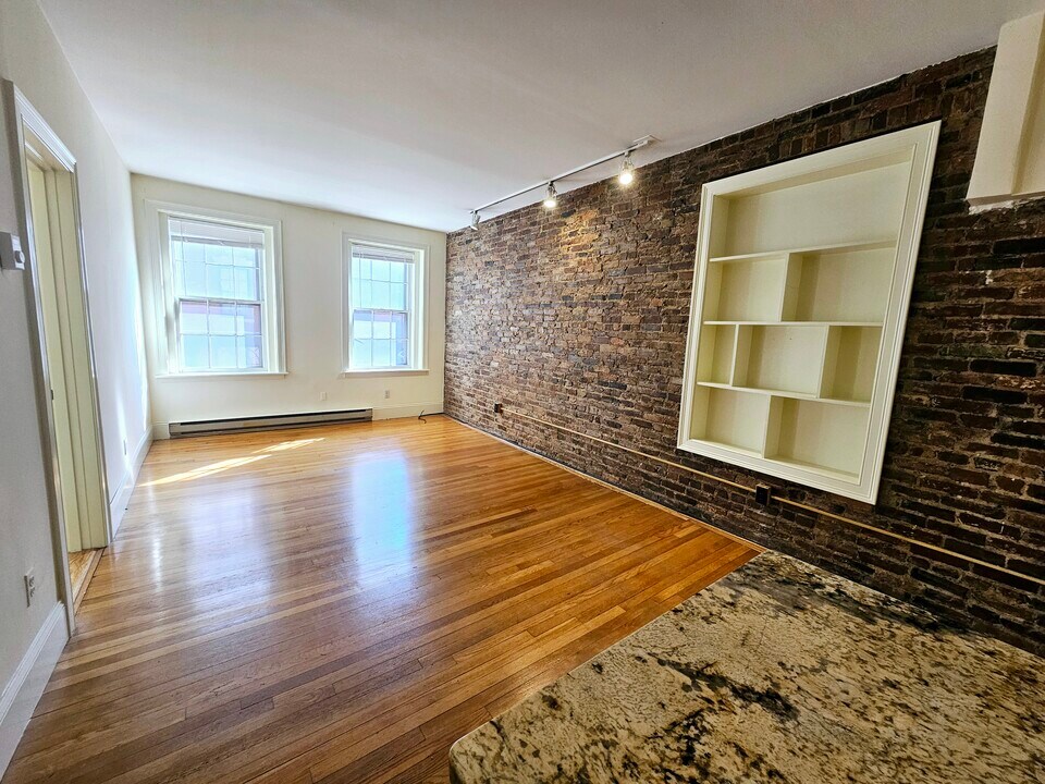 81 West Cedar St, Unit 3 in Boston, MA - Building Photo