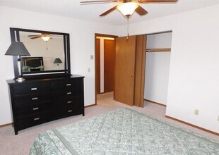 Meadow Wood in Lincoln, NE - Building Photo - Building Photo