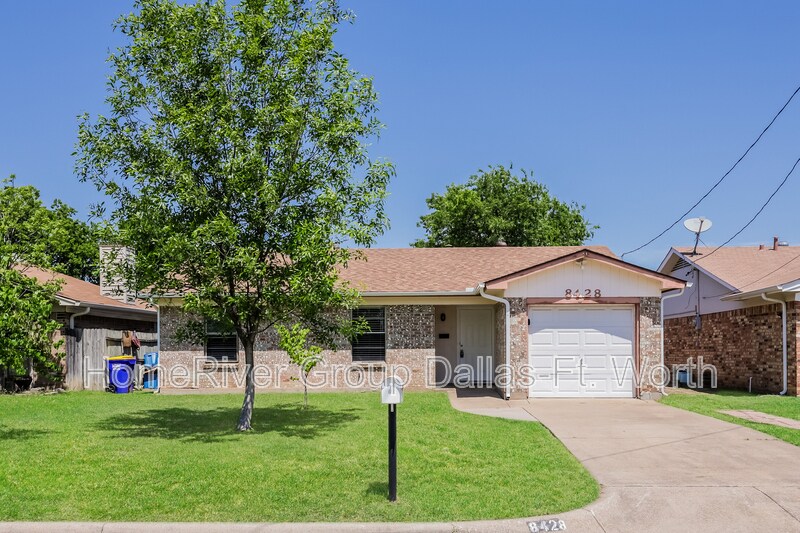 8428 Raymond Ave in Fort Worth, TX - Building Photo