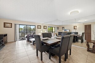 105 Deer Creek Rd in Deerfield Beach, FL - Building Photo