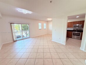 11202 NW 83rd St in Doral, FL - Building Photo - Building Photo