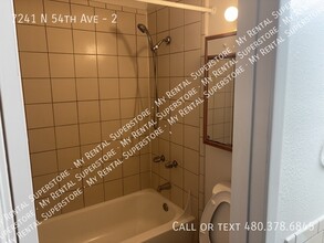 7241 N 54th Ave in Glendale, AZ - Building Photo - Building Photo