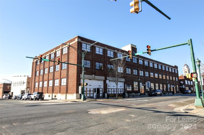 109 S Hayne St in Monroe, NC - Foto de edificio - Building Photo