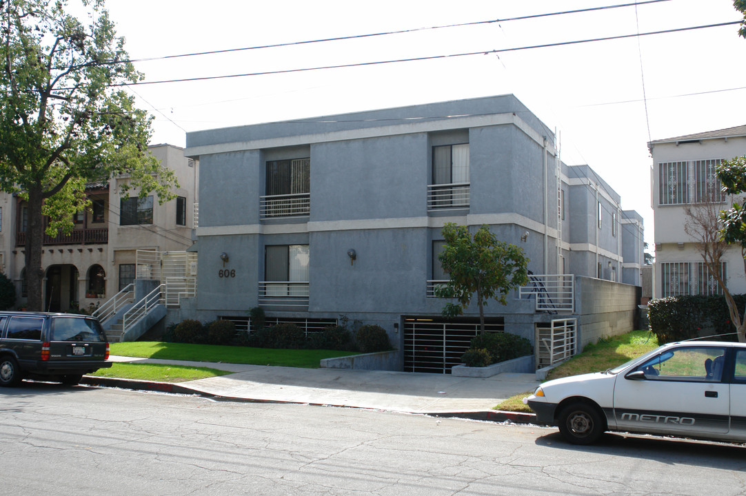 606 E Elk Ave in Glendale, CA - Building Photo