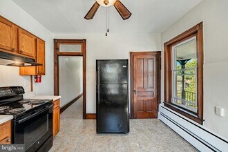 324 4th Ave in Phoenixville, PA - Building Photo - Building Photo