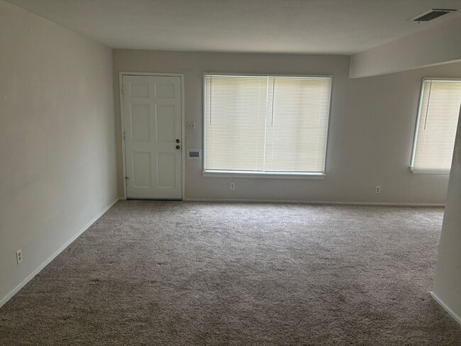 10 Northwood Dr in Woodland, CA - Foto de edificio - Building Photo