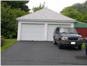 10 Mulvanity St in Nashua, NH - Building Photo - Building Photo