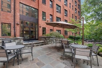 Parkway Apartments in Washington, DC - Foto de edificio - Building Photo