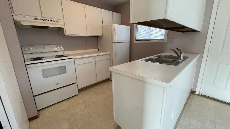 130 8th Ave SE in Mayville, ND - Building Photo
