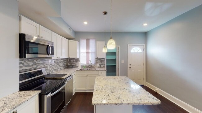 Beautiful Waverly townhouse near Johns Hopkins University in Baltimore, MD - Building Photo - Building Photo