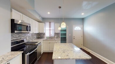 Beautiful Waverly townhouse near Johns Hopkins University in Baltimore, MD - Building Photo - Building Photo