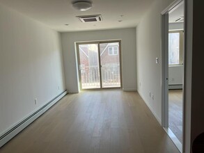 39-54 58th St-Unit -2FL in Queens, NY - Building Photo - Building Photo