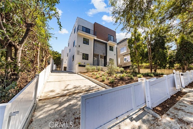 property at 1376 Edgecliffe Dr