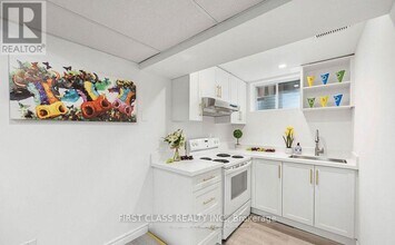 25 Lansbury Dr in Toronto, ON - Building Photo - Building Photo