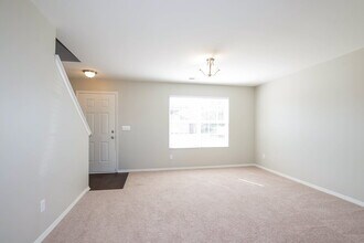 8118 Rosberg Ln, Unit R064 in Charlotte, NC - Foto de edificio - Building Photo