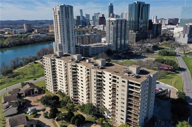 40 N Interstate Hwy 35 in Austin, TX - Building Photo - Building Photo