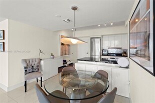 92 SW 3rd St in Miami, FL - Building Photo