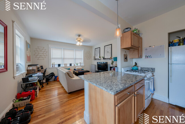 455 Broadway, Unit 465-12 in Somerville, MA - Foto de edificio - Building Photo