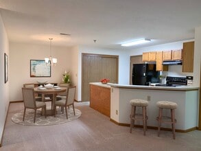 Deer Creek Run Apartments in New Berlin, WI - Building Photo - Building Photo