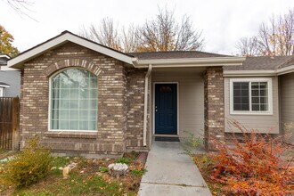 164 S Silverwood Way in Eagle, ID - Building Photo - Building Photo