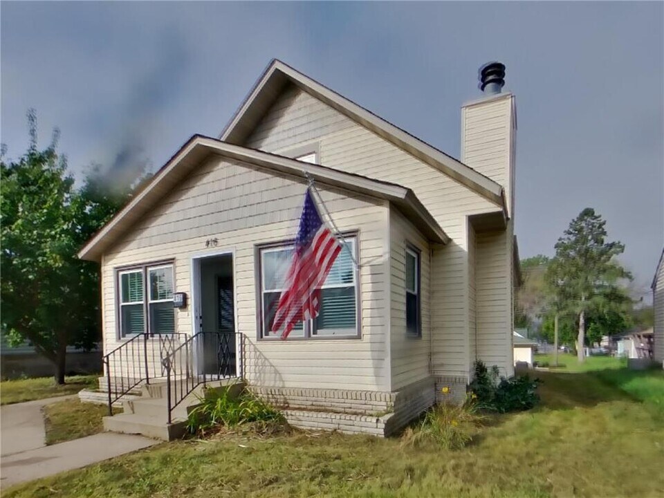 416 S Olive St in Waconia, MN - Building Photo