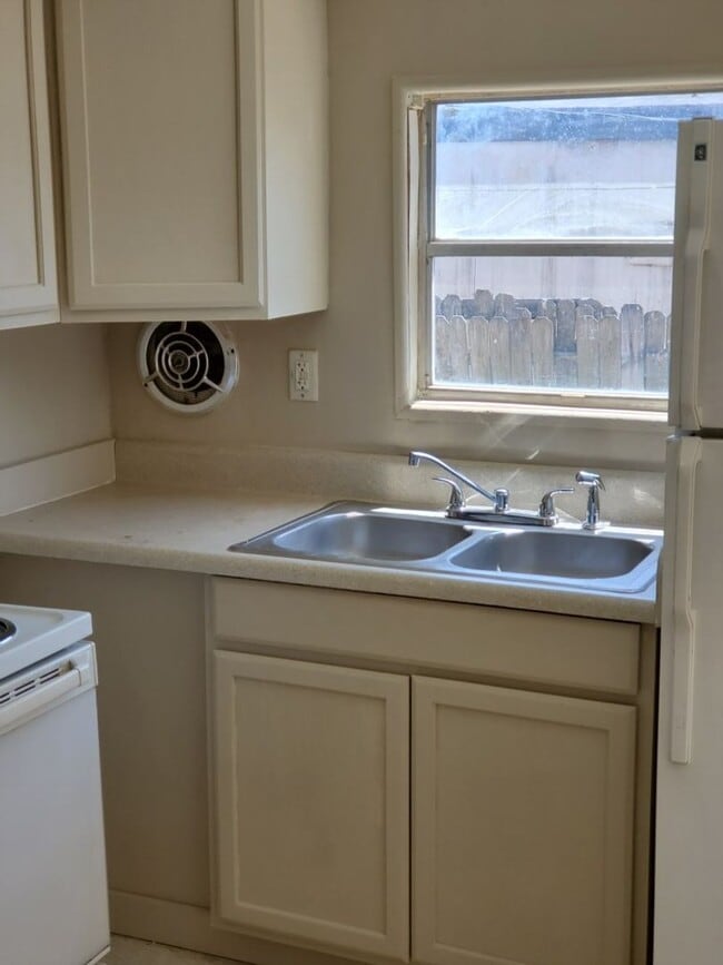 1505 Goodyear Ave in Lakeland, FL - Building Photo - Building Photo