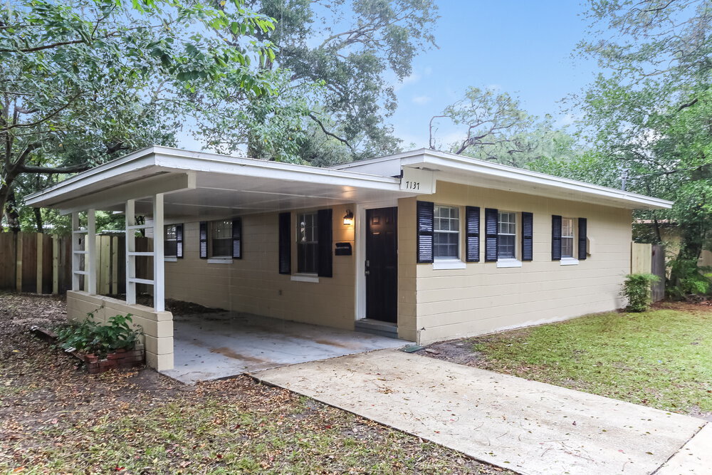 7137 Pellias Rd in Jacksonville, FL - Building Photo