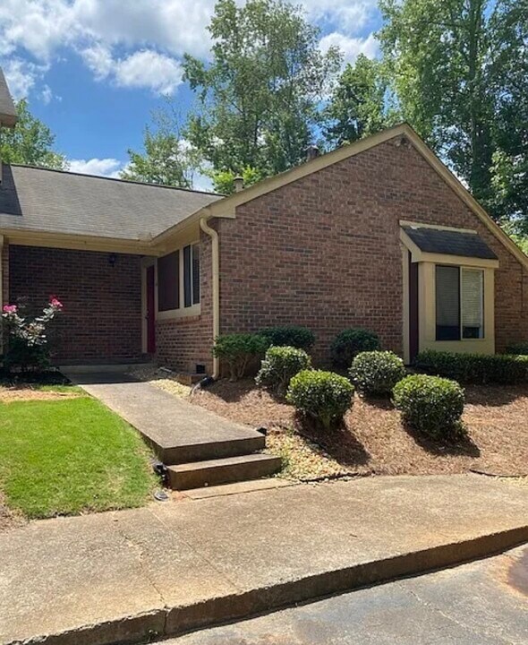 64 Country Place Ct in Alpharetta, GA - Building Photo