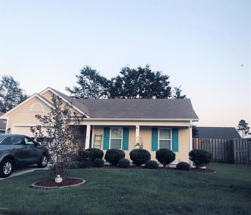 2038 Southern Pine Dr in Leland, NC - Building Photo