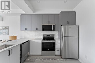 589 Oakwood Ave in Toronto, ON - Building Photo - Building Photo