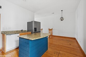 2336 W Taylor St in Chicago, IL - Building Photo - Building Photo