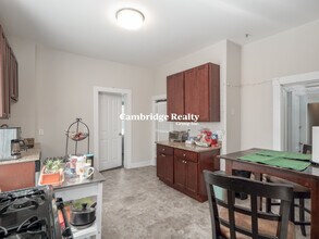 44 Cameron Ave, Unit 1T in Somerville, MA - Building Photo - Building Photo