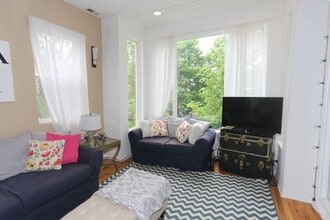 2439 W Homer St, Unit J02P in Chicago, IL - Building Photo - Building Photo