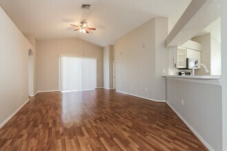 9031 Egret Cove Cir in Riverview, FL - Foto de edificio - Building Photo